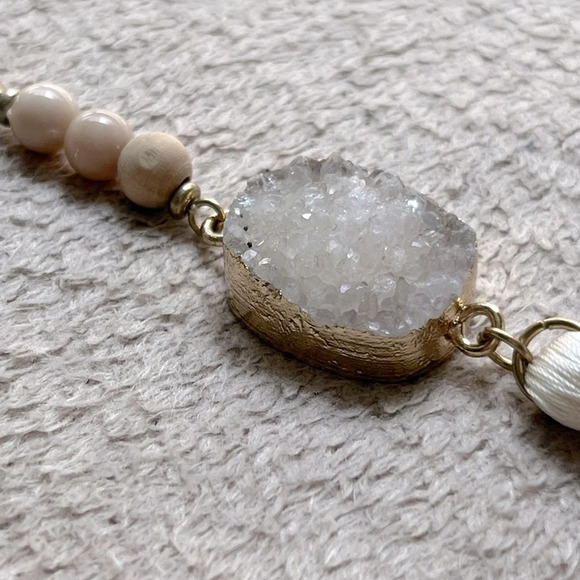 Agate Tassel Beaded Necklace Gold-Tone-Cream-Tan-White 22” Adjustable Chain NEW - Picture 7 of 9